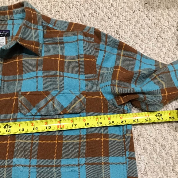 Patagonia Mens Plaid Flannel Shirt - Picture 4 of 5